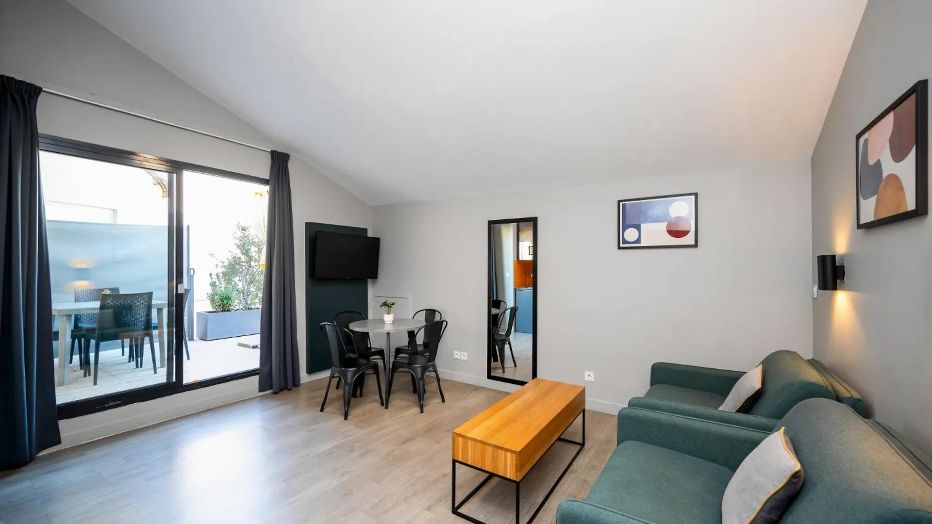 Staycity Aparthotels Marseille Centre Vieux Port 3*,