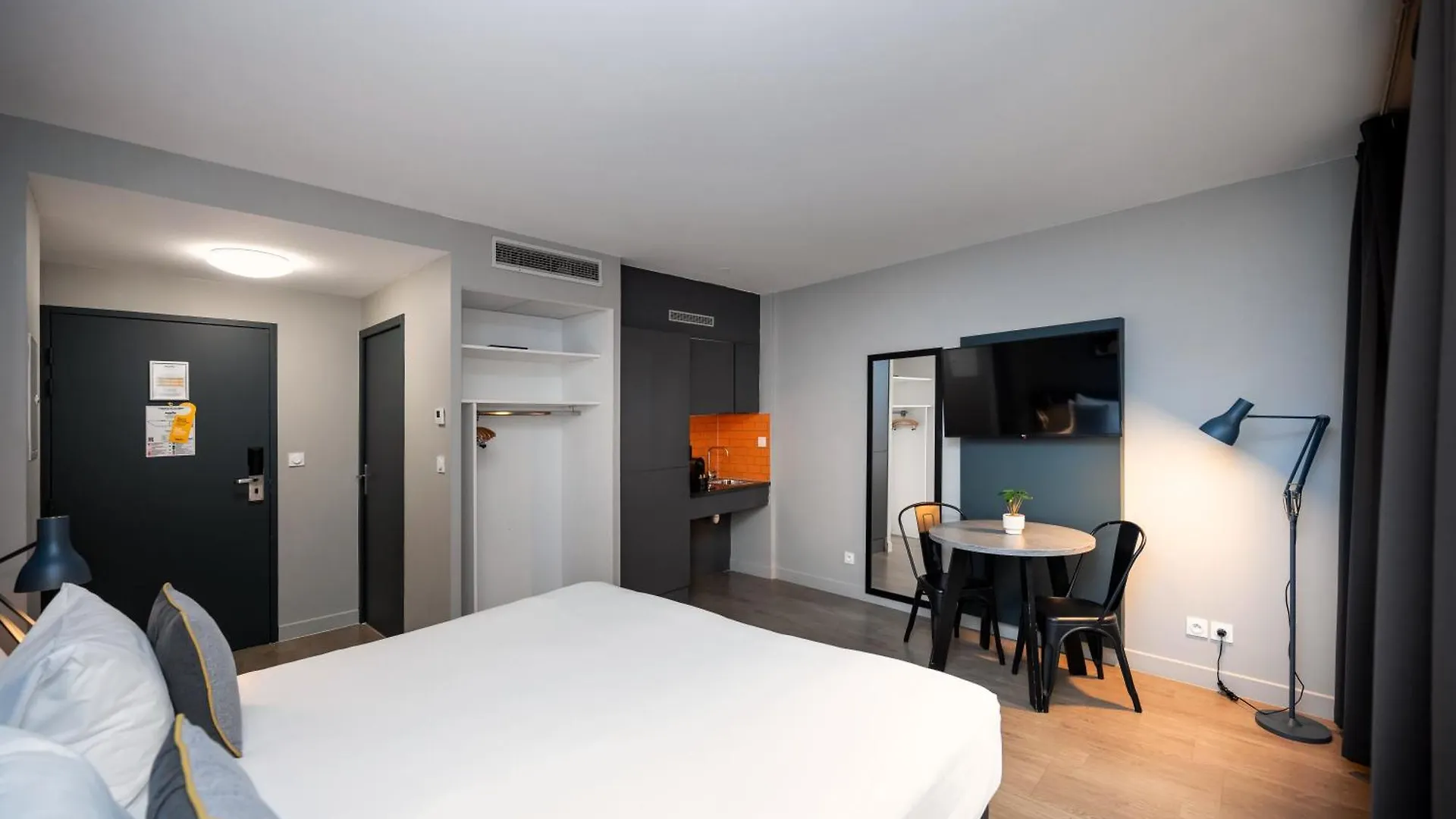 Staycity Aparthotels Marseille Centre Vieux Port 3*,